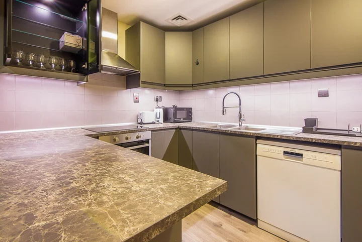 Дубай: Jbr Very Cozy 2 Br Apartment High Floor Sea View