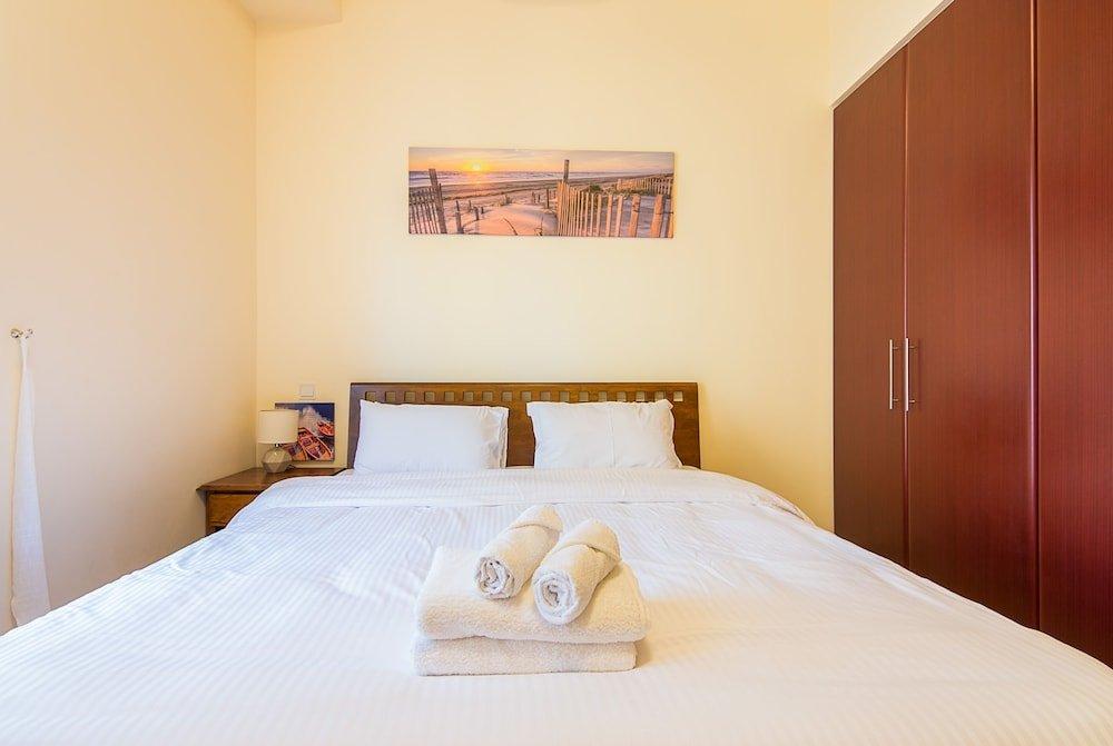 Дубай: Jbr Very Cozy 2 Br Apartment High Floor Sea View
