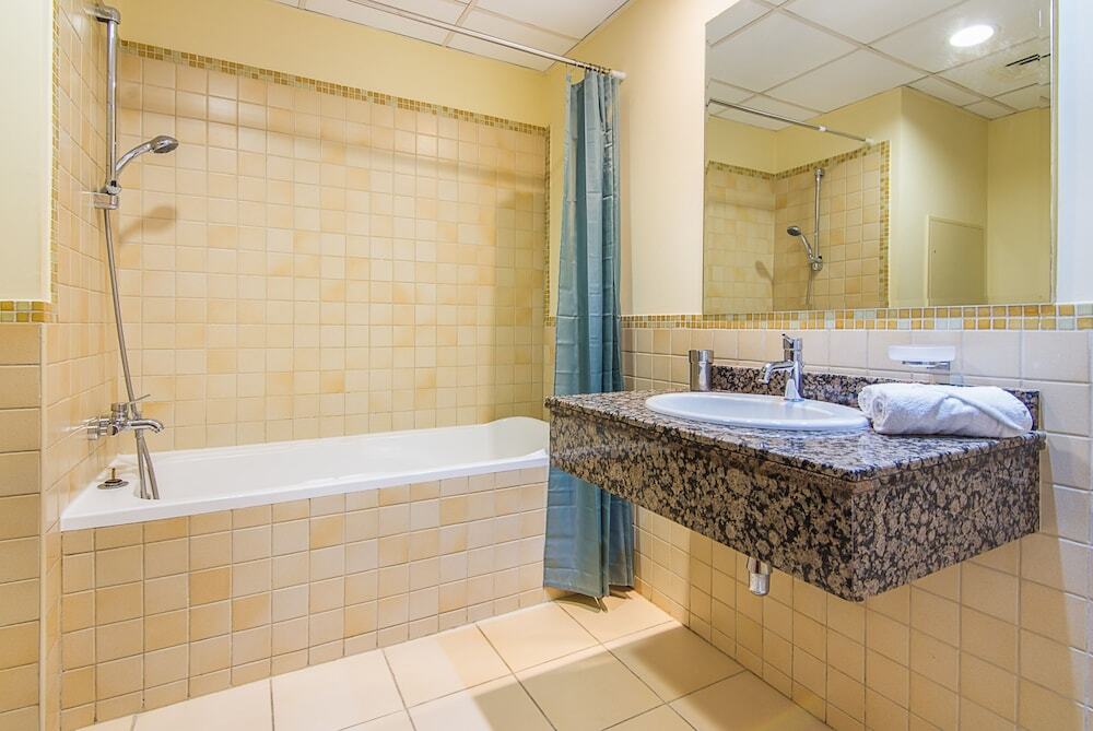 Дубай: Jbr Very Cozy 2 Br Apartment High Floor Sea View