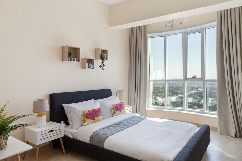 Дубай: Maison Privee - Brand New Apt w/Lake Walkways, Clse to Beach