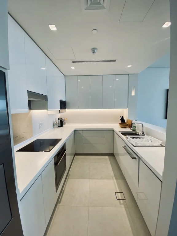 Дубай: SuperHost - Spacious Apartment With Balcony and Large Pool