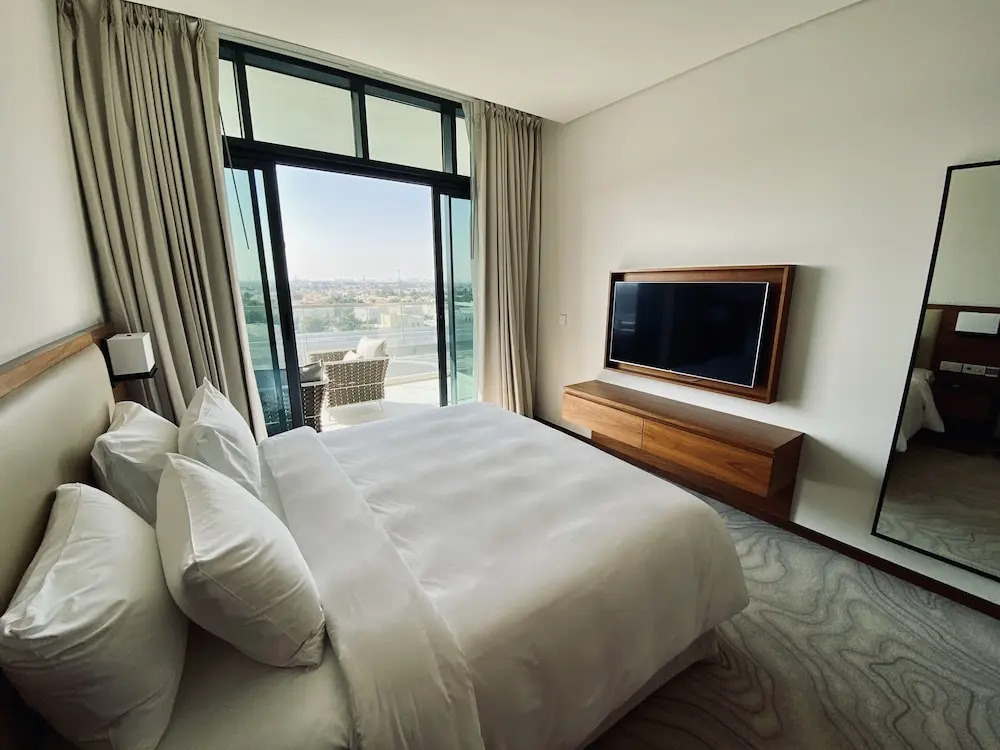 Дубай: SuperHost - Spacious Apartment With Balcony and Large Pool