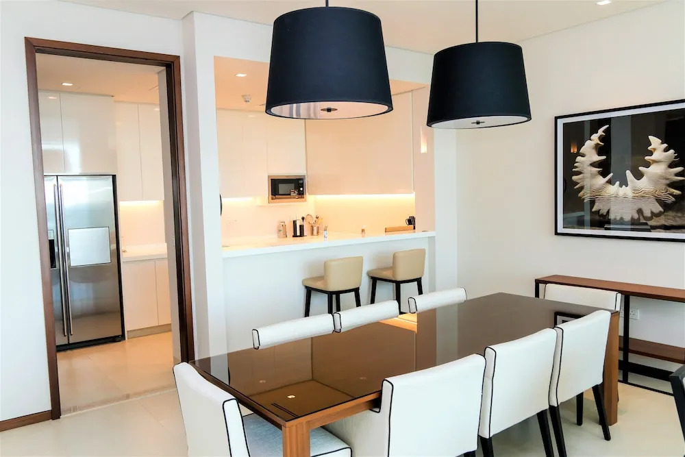 Дубай: SuperHost - Spacious Apartment With Balcony and Large Pool