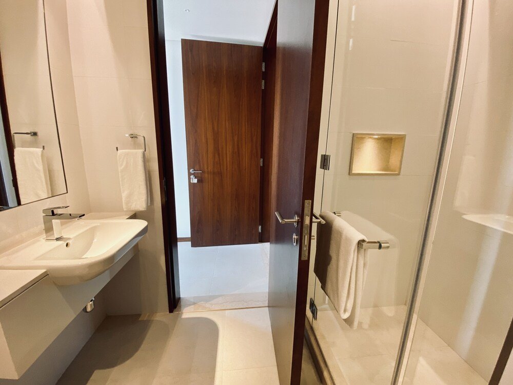 Дубай: SuperHost - Spacious Apartment With Balcony and Large Pool