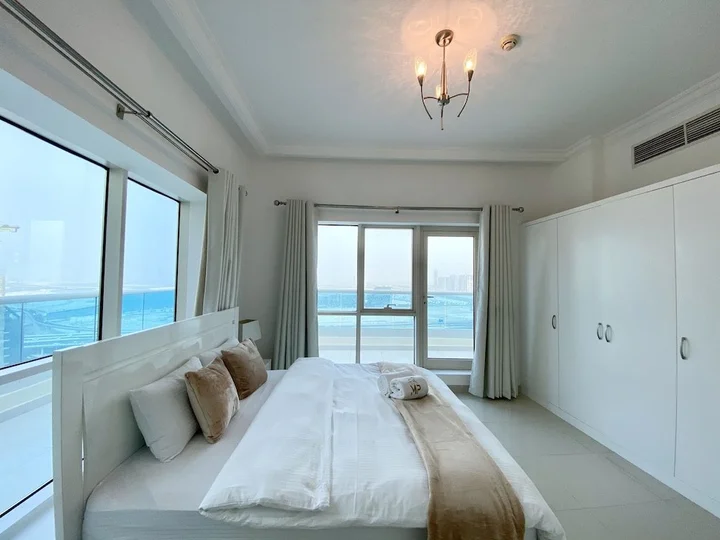 Дубай: Luxe Apt with Panoramic Views and Terrace