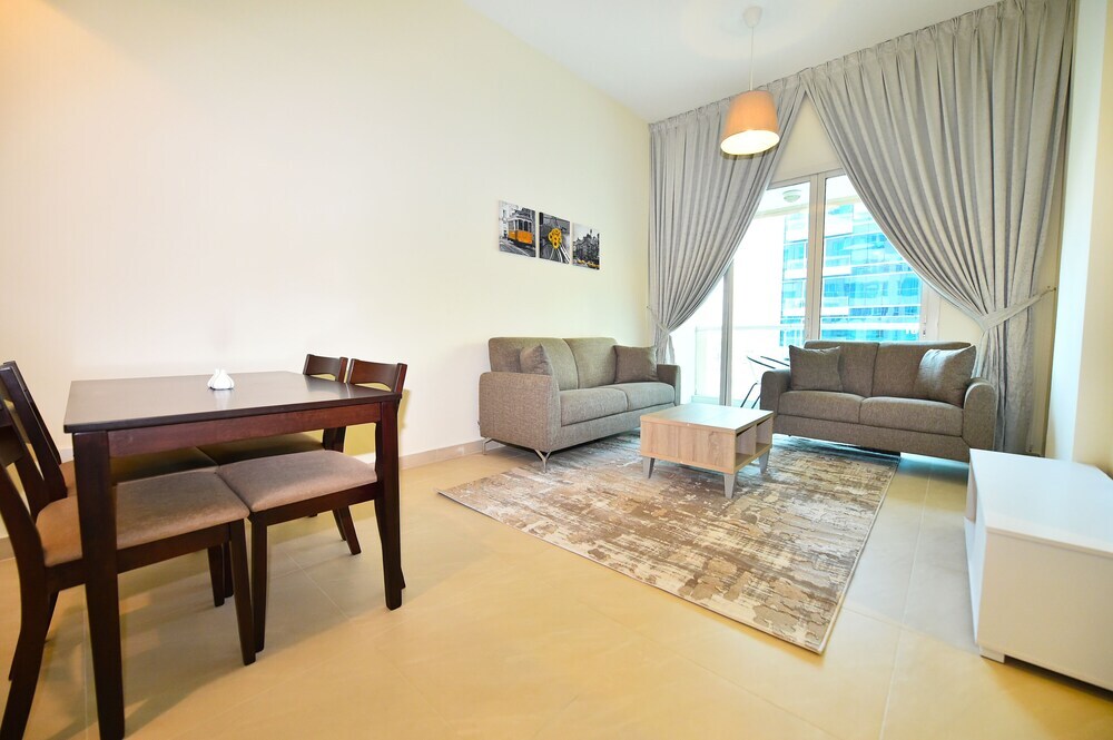 Дубай: Marina Park 1 Bed with Study for 3 People