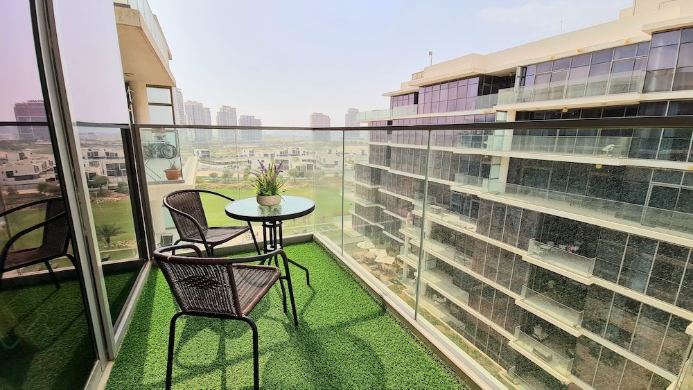 Дубай: Marco Polo - Serene 1 BR APT amidst Golf Course with Gym & Pool
