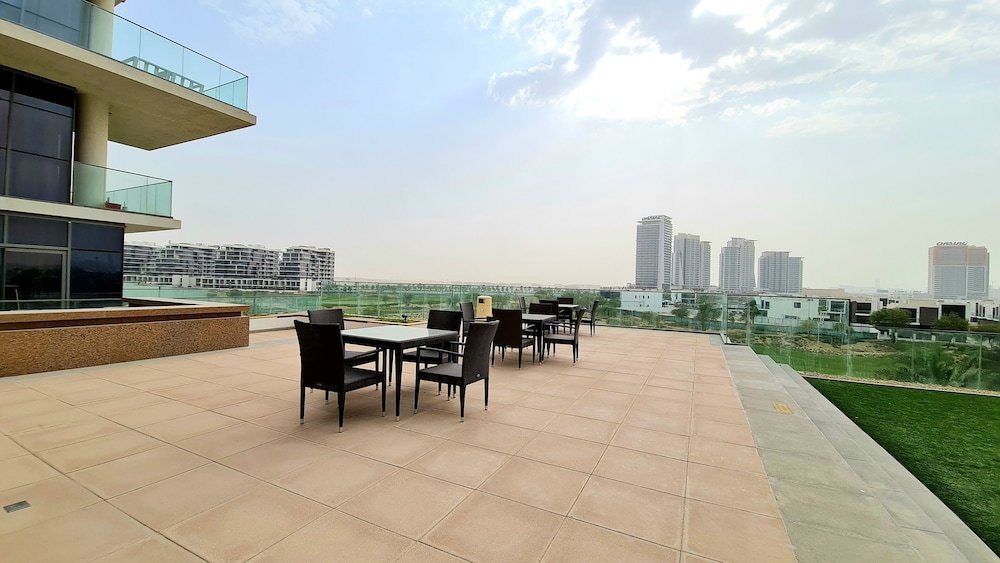 Дубай: Marco Polo - Serene 1 BR APT amidst Golf Course with Gym & Pool
