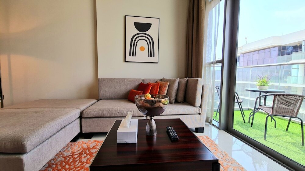 Дубай: Marco Polo - Serene 1 BR APT amidst Golf Course with Gym & Pool