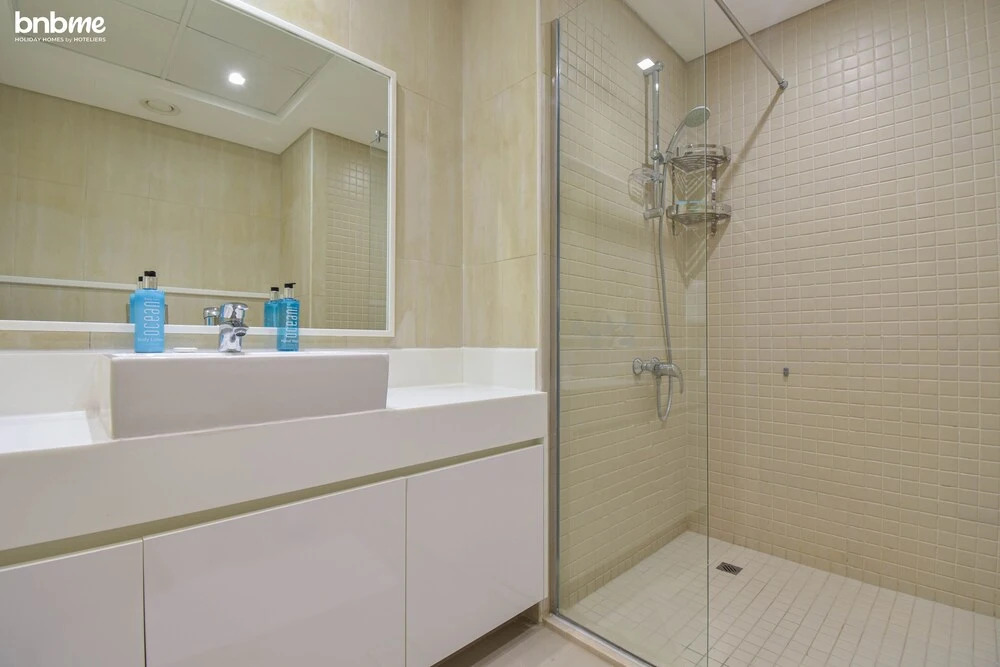 Дубай: 2B-Al Bateen Residence-805 by bnbmehomes