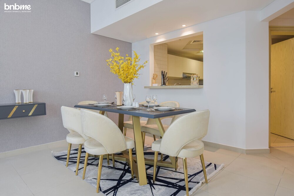 Дубай: 2B-Al Bateen Residence-805 by bnbmehomes