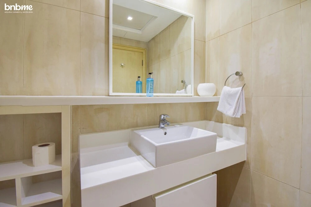 Дубай: 2B-Al Bateen Residence-805 by bnbmehomes