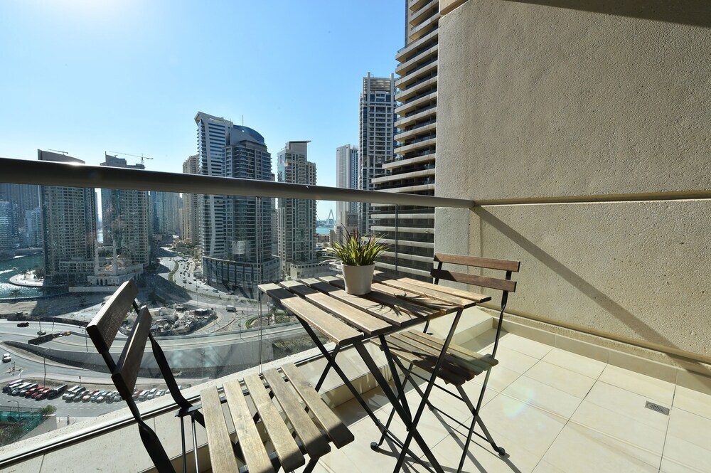 Дубай: BBL - Stylish 1BR with balcony in Marina
