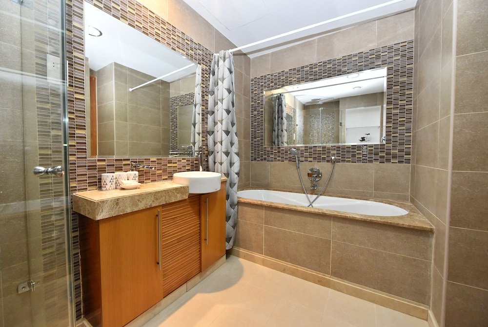 Дубай: BBL - Stylish 1BR with balcony in Marina