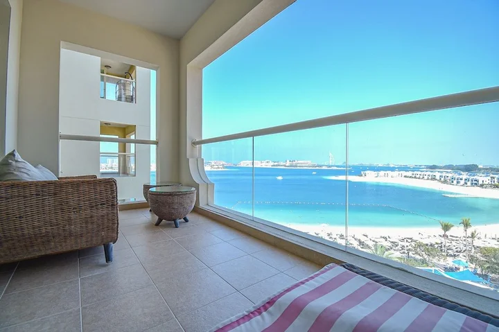 Дубай: Palm Jumeirah's Spectacular Ocean-View Apartment - NBT