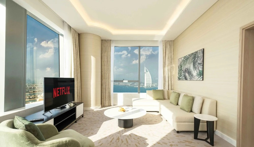 Дубай: LUX Iconic Views at Palm Tower Suite 4