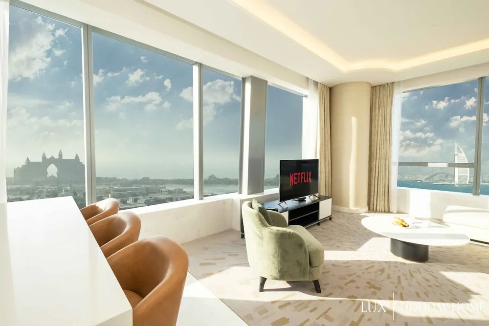 Дубай: LUX Iconic Views at Palm Tower Suite 4