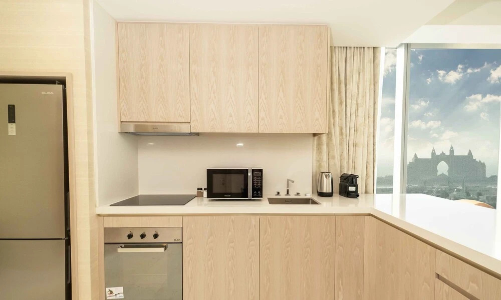 Дубай: LUX Iconic Views at Palm Tower Suite 4