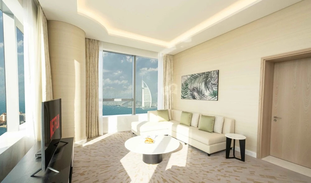 Дубай: LUX Iconic Views at Palm Tower Suite 4