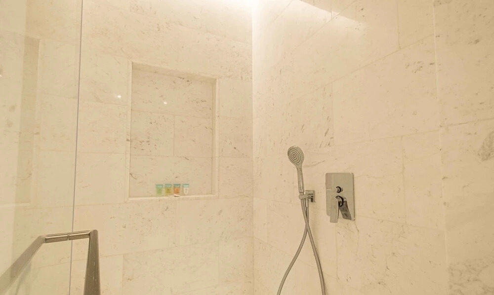 Дубай: LUX Iconic Views at Palm Tower Suite 4
