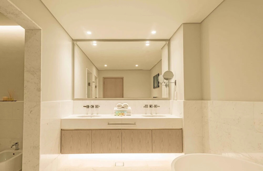 Дубай: LUX Iconic Views at Palm Tower Suite 4
