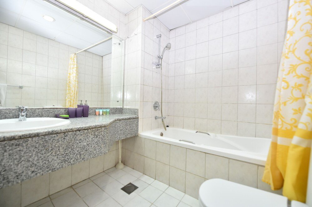 Дубай: BRID - Spacious 1 Bed with garden view
