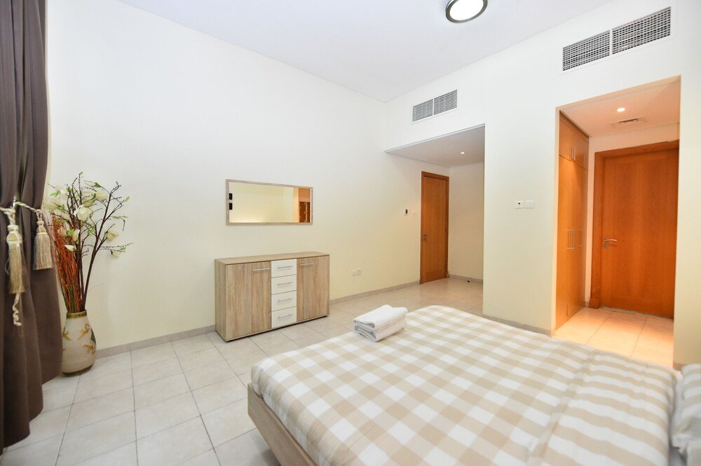 Дубай: BRID - Spacious 1 Bed with garden view