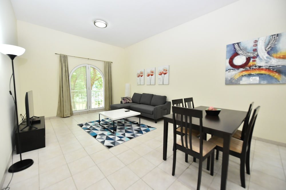 Дубай: BRID - Spacious 1 Bed with garden view