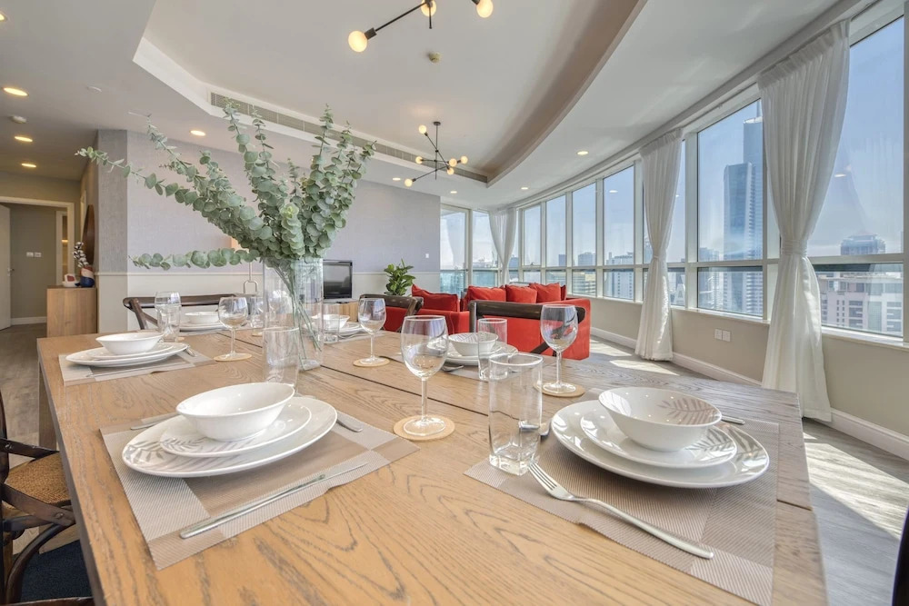 Дубай: Luxury 4BR Apartment in Horizon Towers