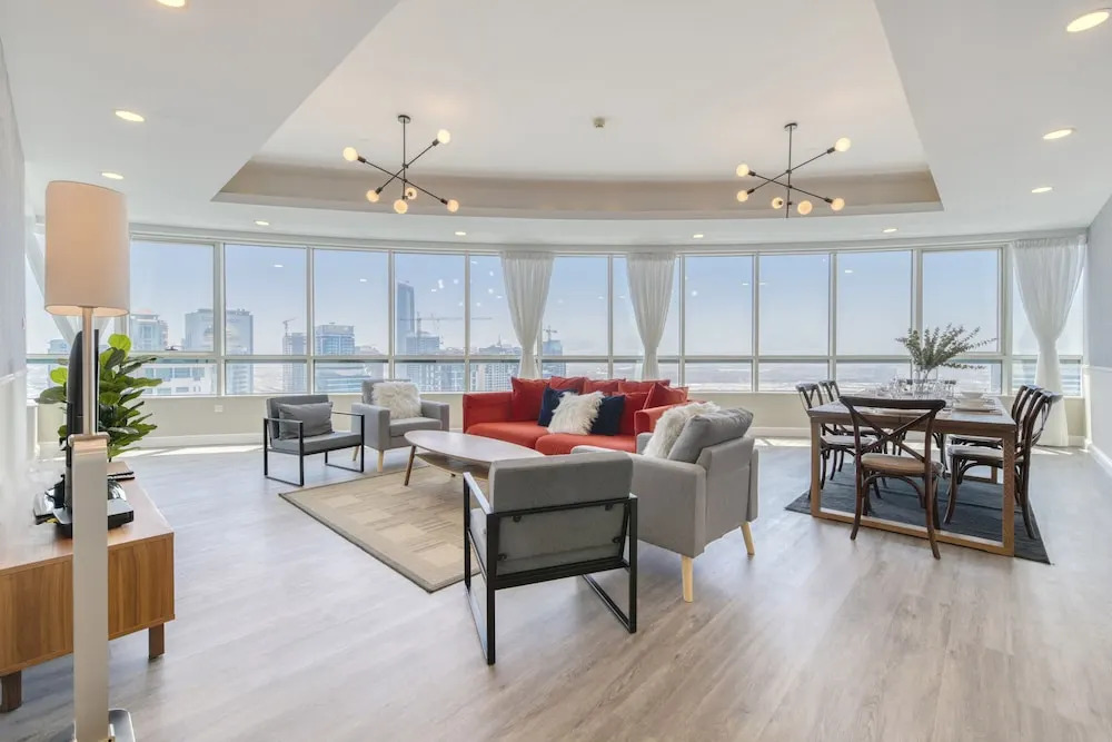 Дубай: Luxury 4BR Apartment in Horizon Towers