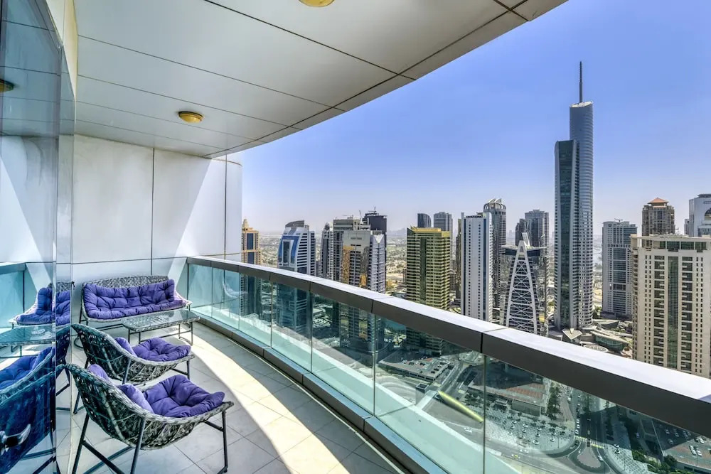 Дубай: Luxury 4BR Apartment in Horizon Towers