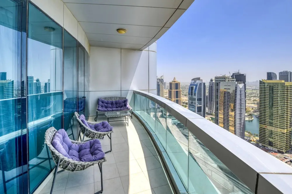 Дубай: Luxury 4BR Apartment in Horizon Towers