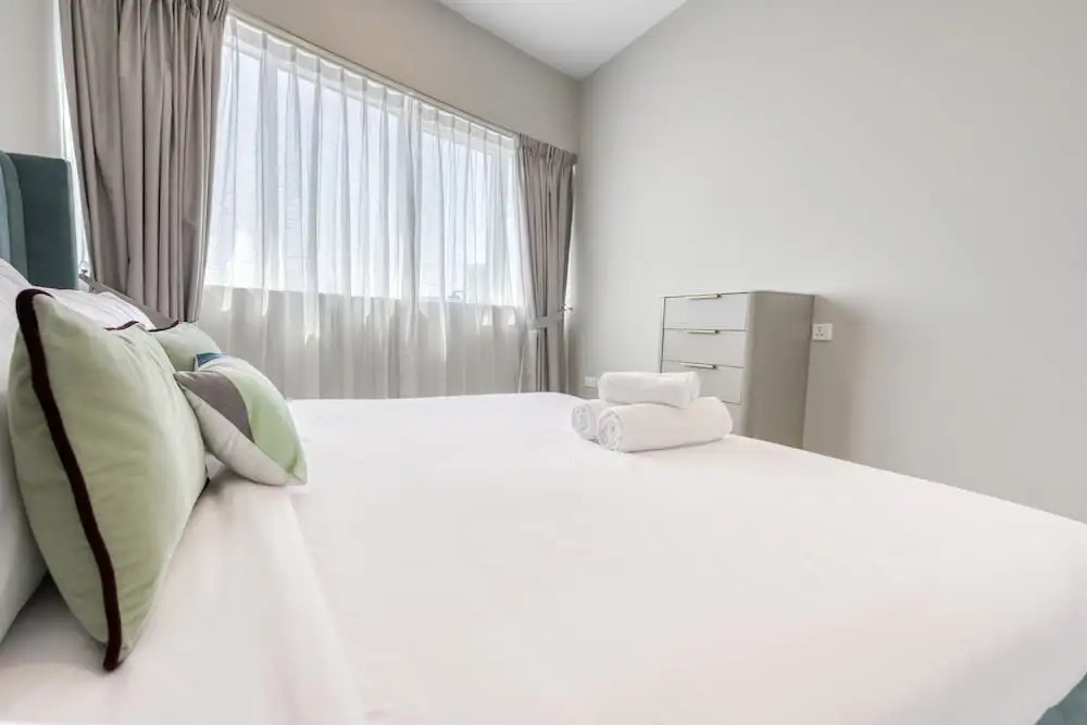 Дубай: Luxury 4BR Apartment in Horizon Towers