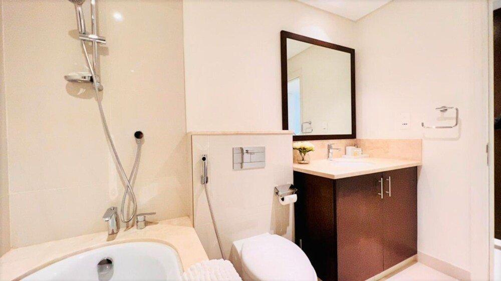 Дубай: Luxurious Downtown Apt. with stunning views