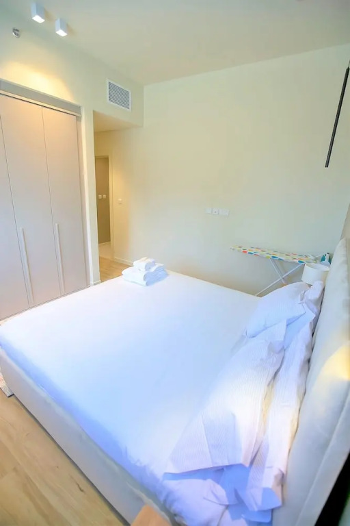 Дубай: Amazing 1bedroom With Balcony at Park View Dubai