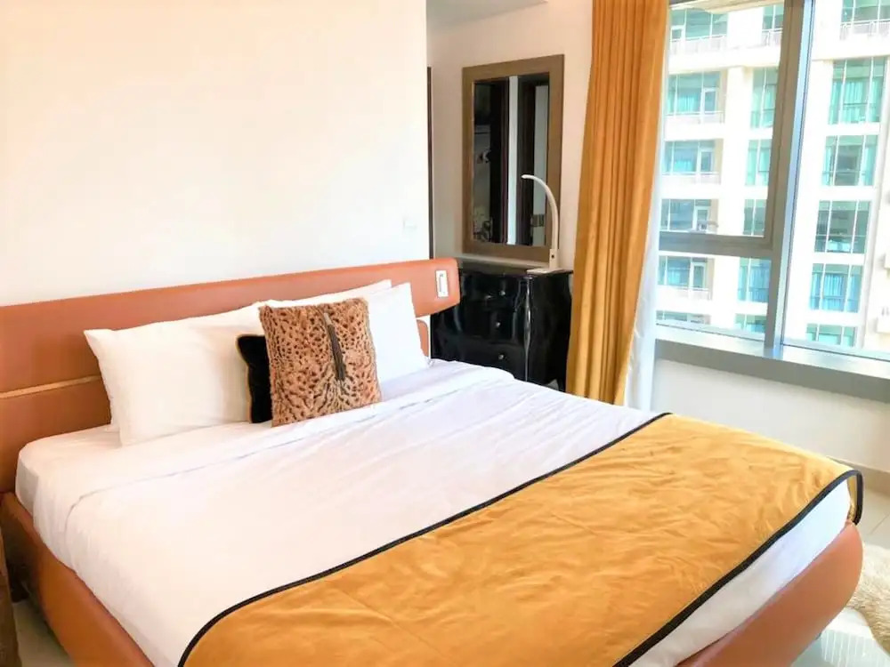 Дубай: Stunning Downtown apartment with balcony