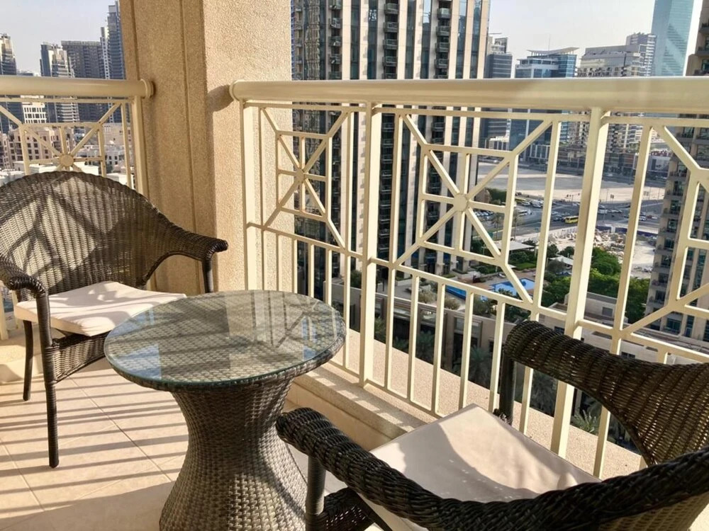 Дубай: Stunning Downtown apartment with balcony