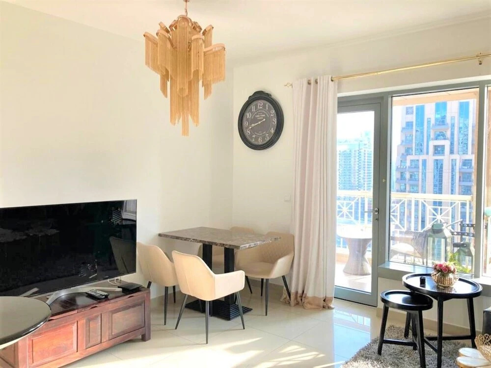 Дубай: Stunning Downtown apartment with balcony