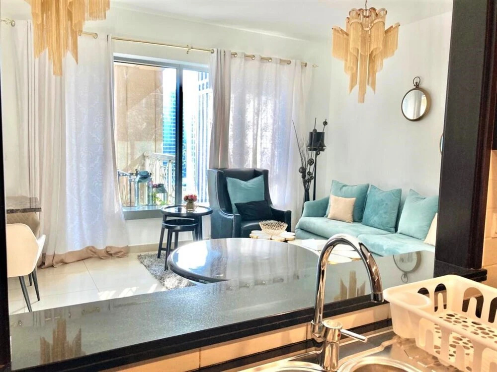 Дубай: Stunning Downtown apartment with balcony
