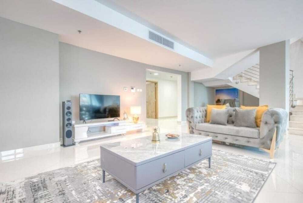 Дубай: Luxurious 4 Bedroom Duplex Villa Apartment Near JBR