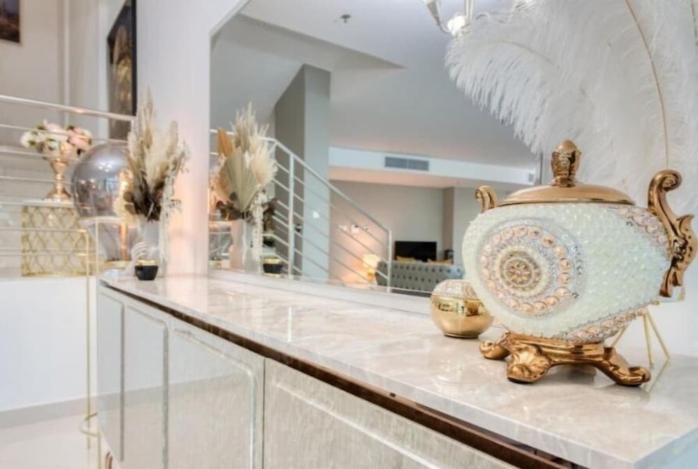 Дубай: Luxurious 4 Bedroom Duplex Villa Apartment Near JBR