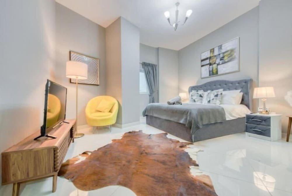 Дубай: Luxurious 4 Bedroom Duplex Villa Apartment Near JBR