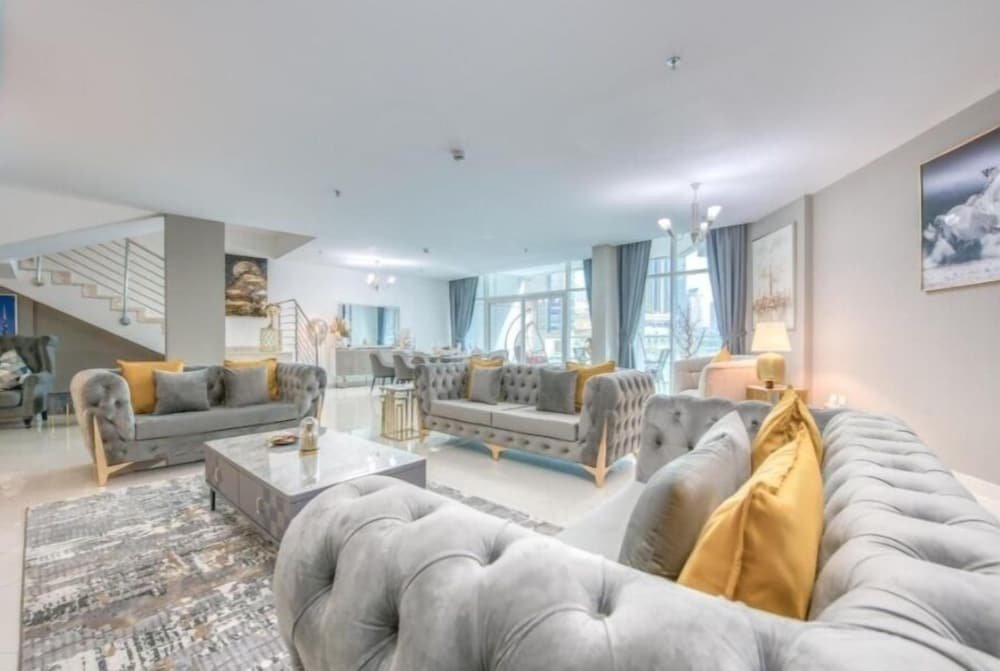 Дубай: Luxurious 4 Bedroom Duplex Villa Apartment Near JBR