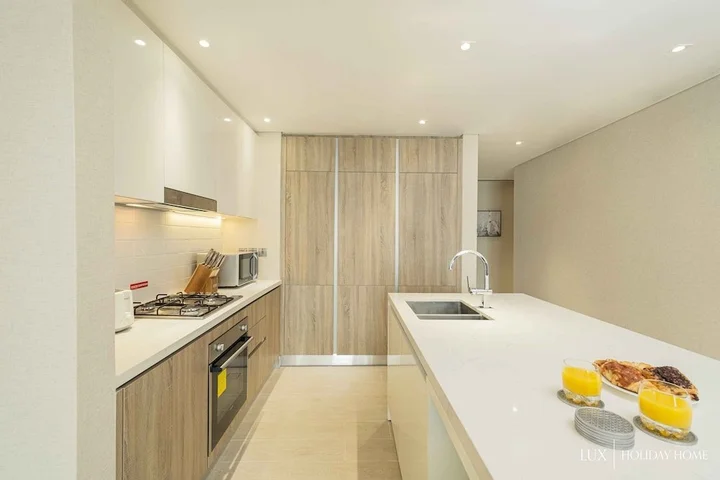 Дубай: LUX Contemporary Suite View 7