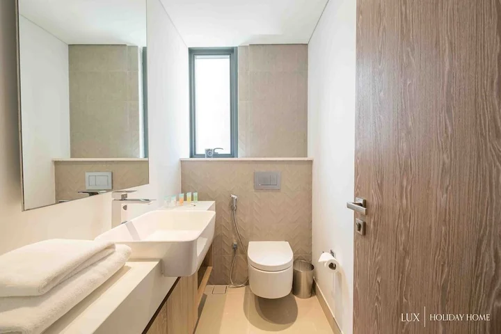 Дубай: LUX Contemporary Suite View 7