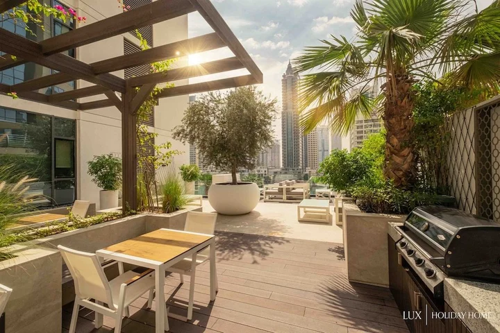 Дубай: LUX Contemporary Suite View 7