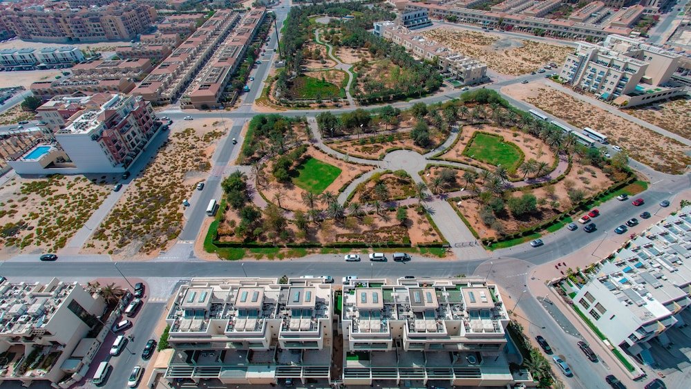 Дубай: Lofty apt with panoramic view terrace