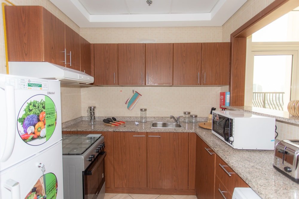 Дубай: Lofty apt with panoramic view terrace