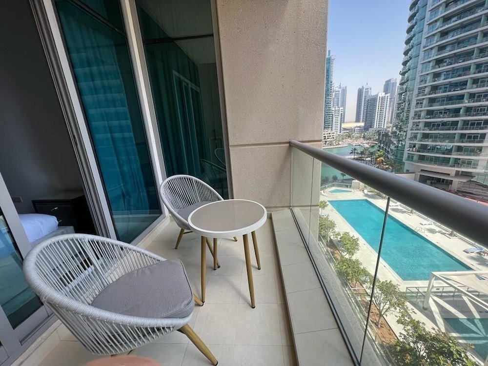 Дубай: 1B-Iris Blue-603 by bnbme homes
