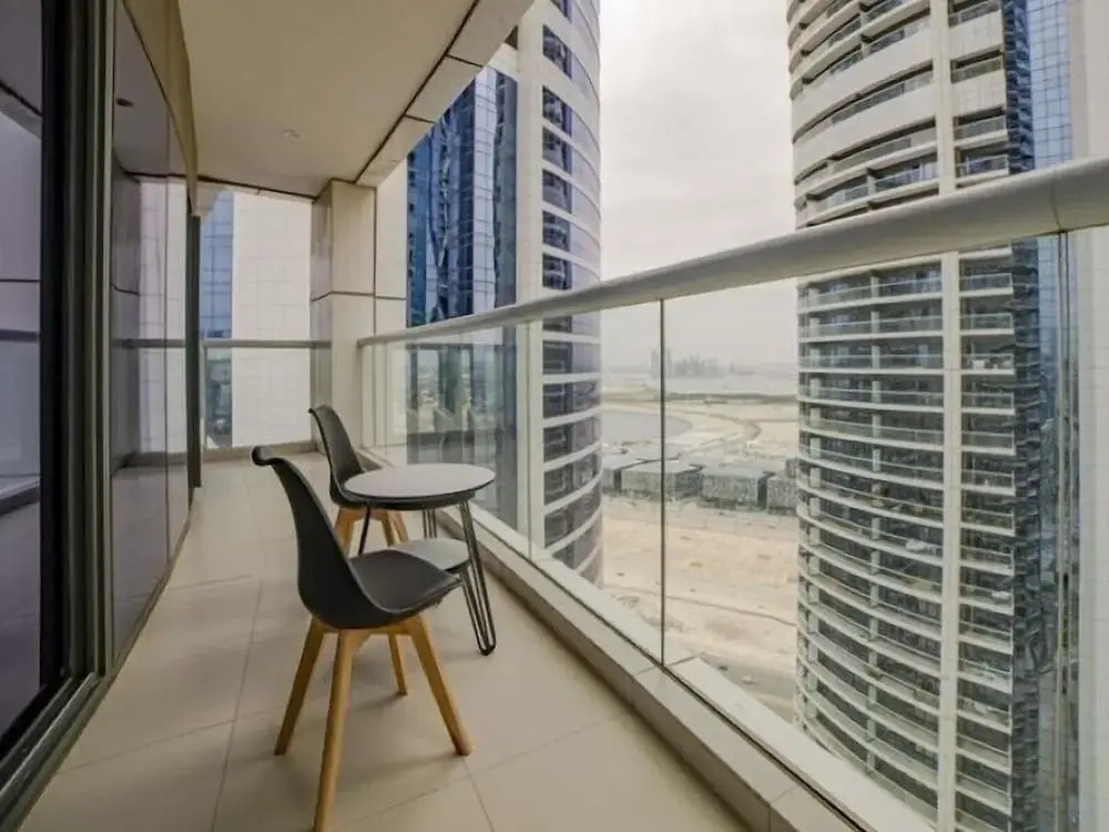 Дубай: Luxury 2BR Apartment in Paramount Towers Business Bay